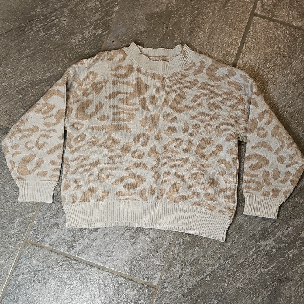 👪 SHEIN Beige Leopard Print Sweater Size M